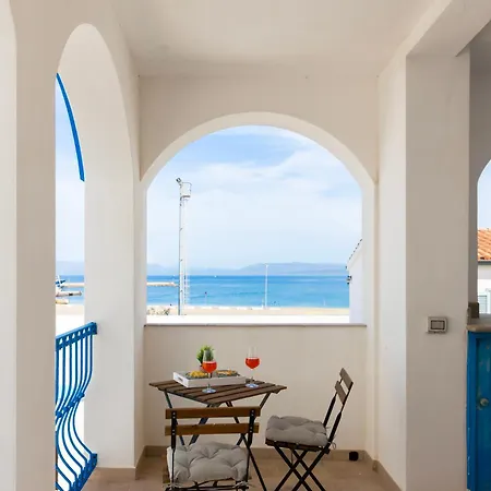 Dimora Sul Porto Apartment
